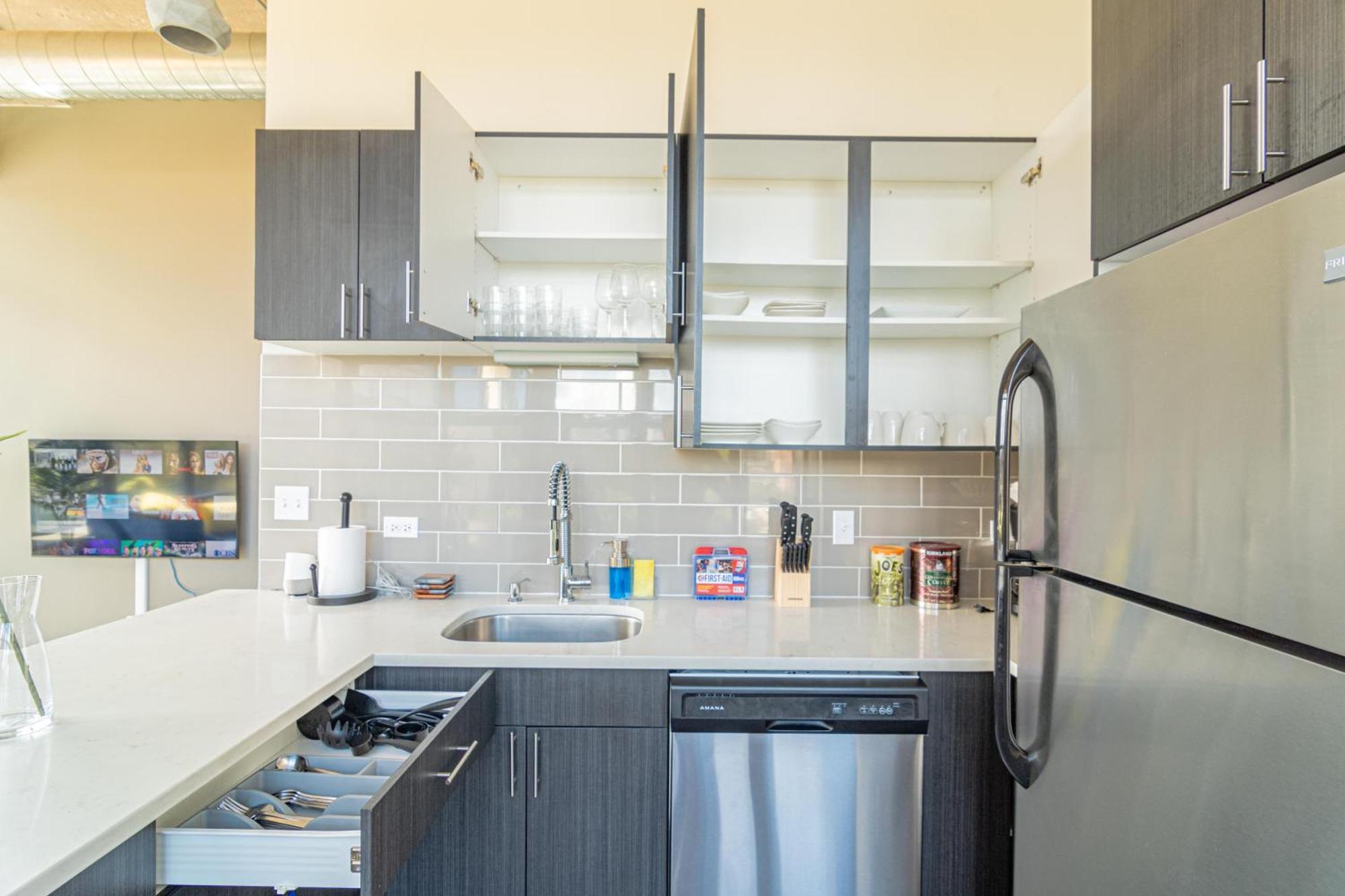 Bright 2Br Luxury Corner Suite With Optional Parking Sleeps 6 Guests Near Mccormick Place And Soldier Field Chicago Ngoại thất bức ảnh