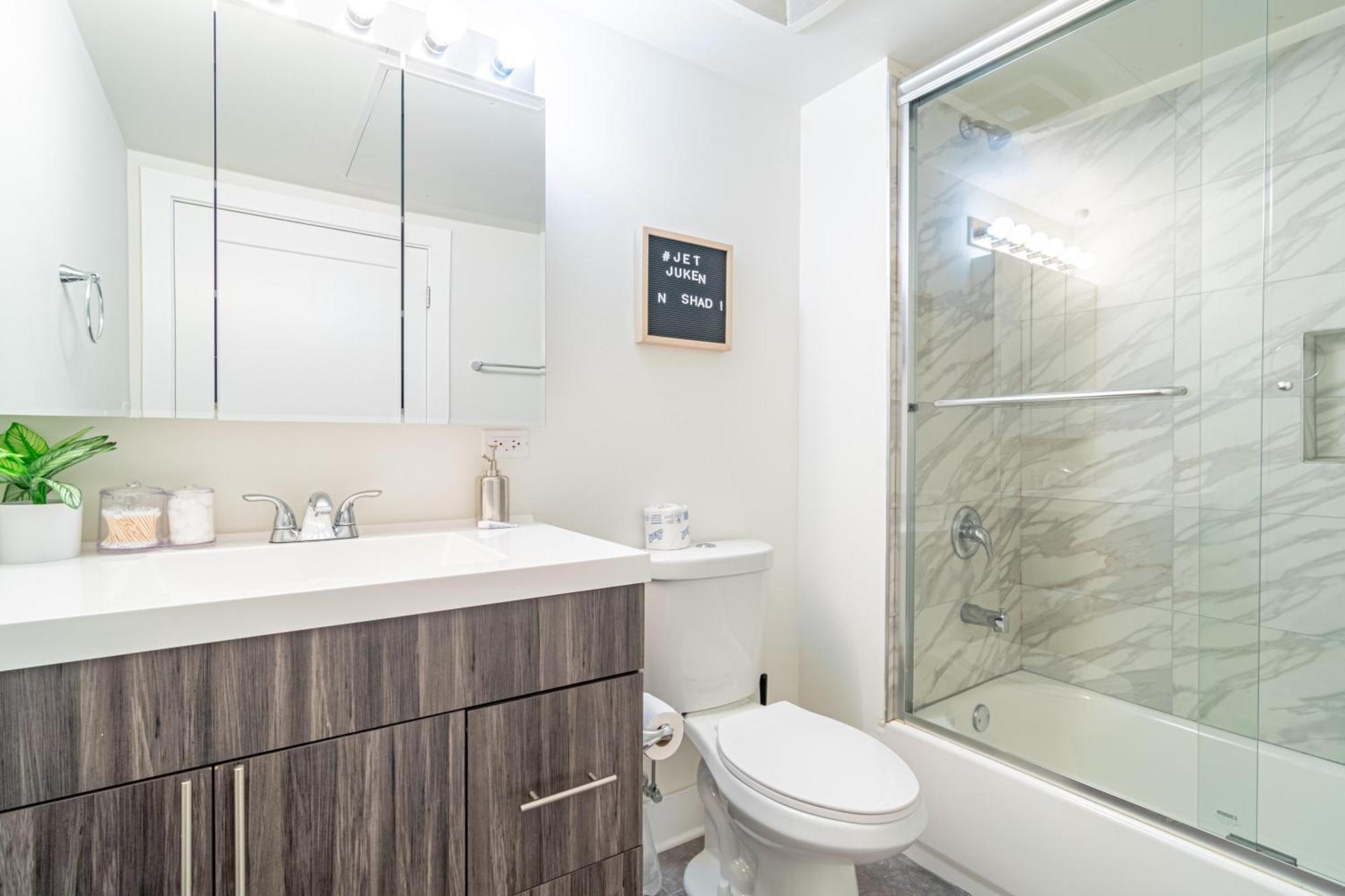 Bright 2Br Luxury Corner Suite With Optional Parking Sleeps 6 Guests Near Mccormick Place And Soldier Field Chicago Ngoại thất bức ảnh