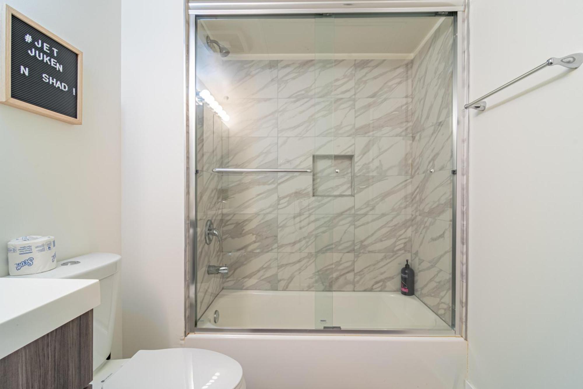 Bright 2Br Luxury Corner Suite With Optional Parking Sleeps 6 Guests Near Mccormick Place And Soldier Field Chicago Ngoại thất bức ảnh