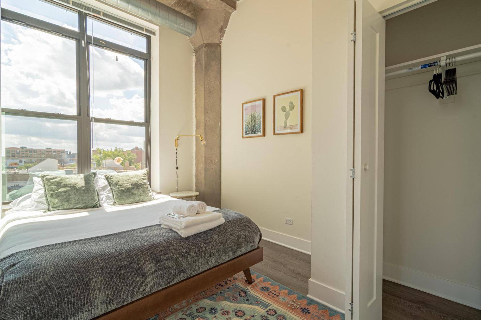 Bright 2Br Luxury Corner Suite With Optional Parking Sleeps 6 Guests Near Mccormick Place And Soldier Field Chicago Ngoại thất bức ảnh