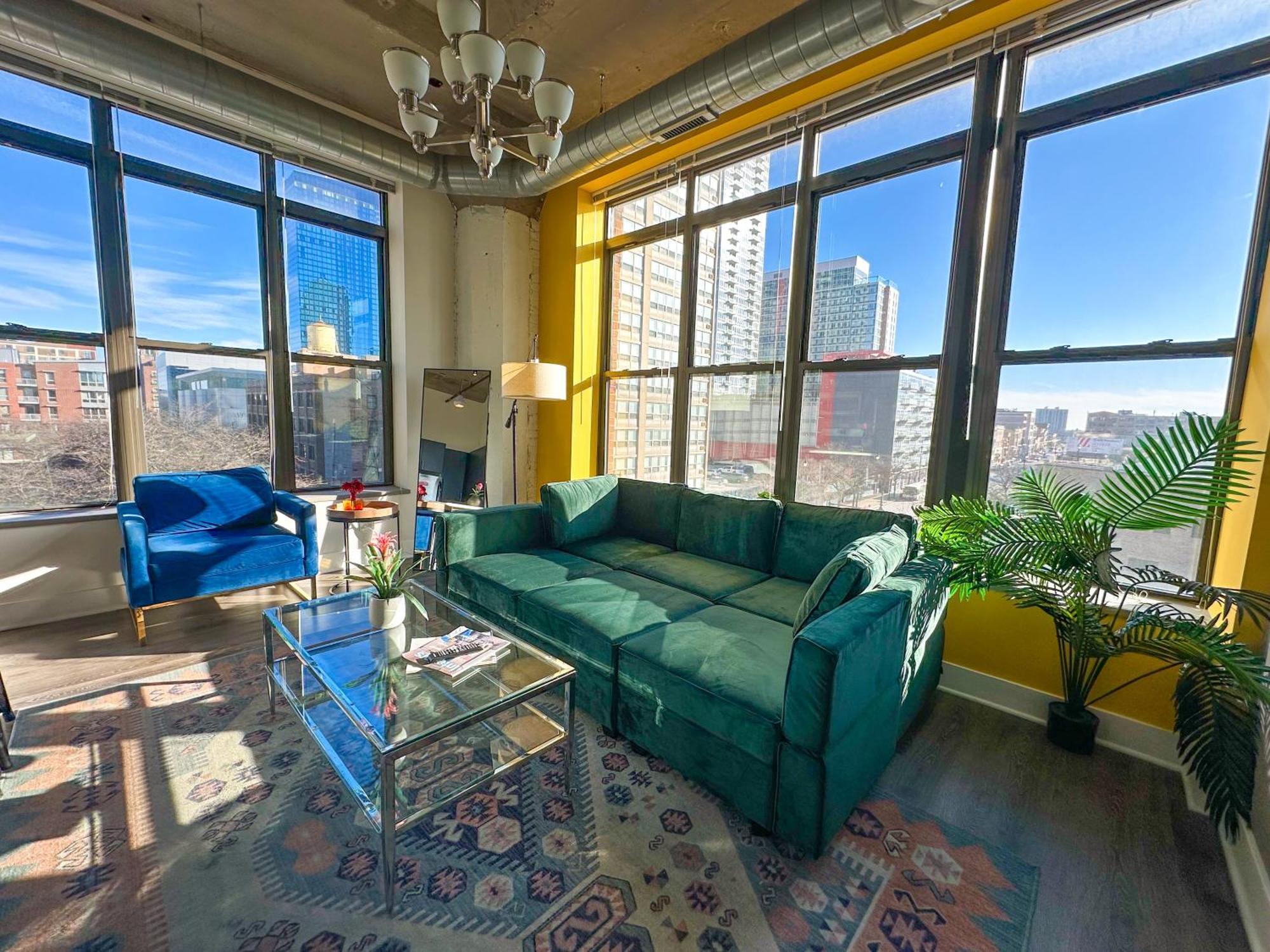 Bright 2Br Luxury Corner Suite With Optional Parking Sleeps 6 Guests Near Mccormick Place And Soldier Field Chicago Ngoại thất bức ảnh
